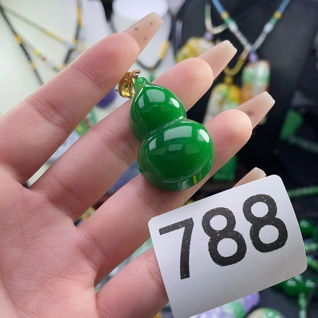 翡翠未镶嵌吊坠(赠链)