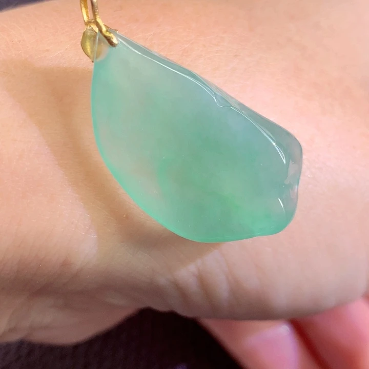 翡翠18K金镶嵌颈饰翡翠