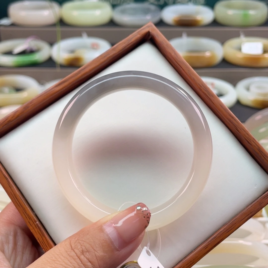 【闪购商品】和田玉手镯未镶嵌52