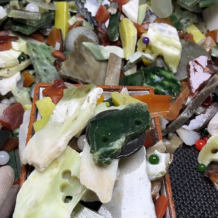 未镶嵌透闪石质玉珠宝奇石玉***姐
