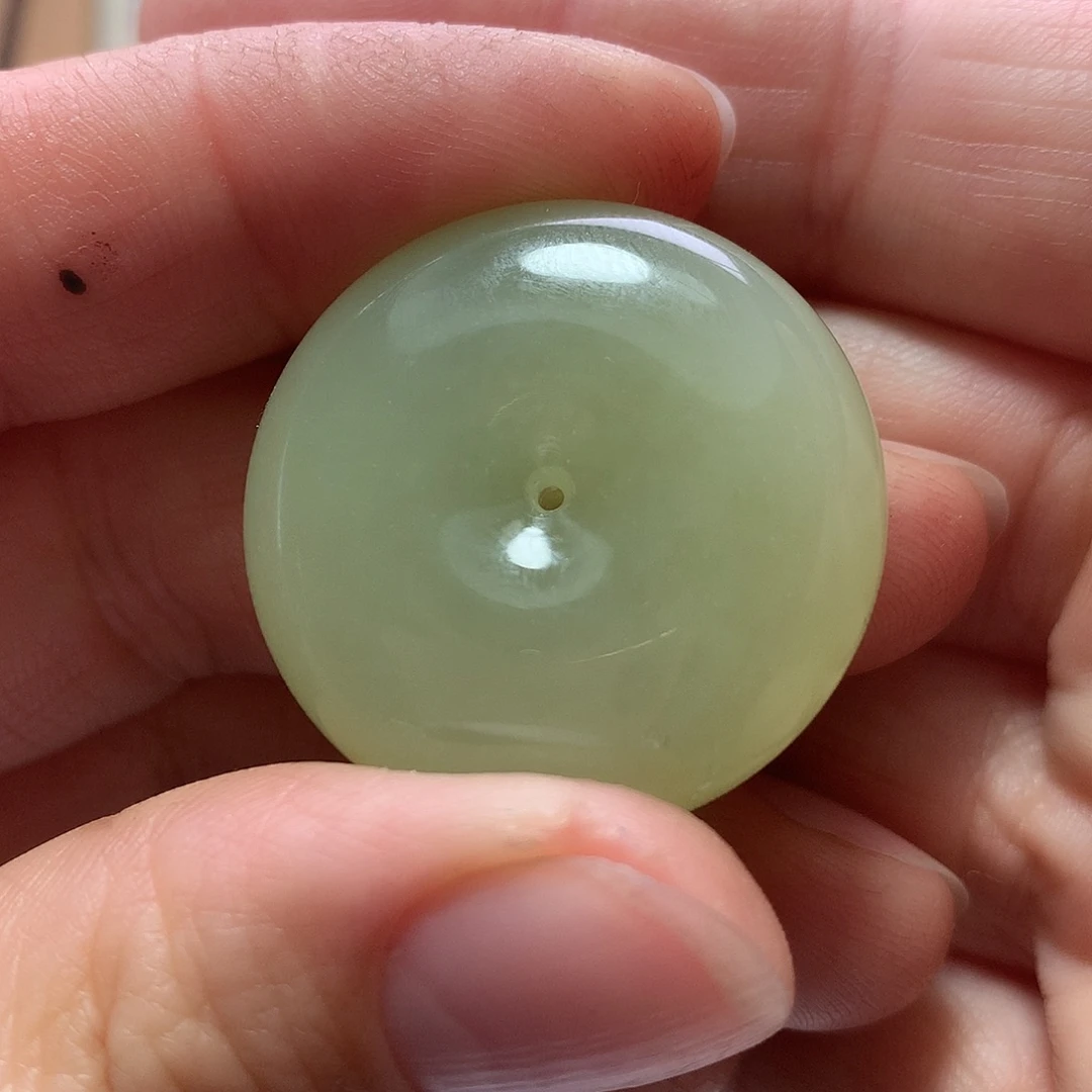 和田玉未镶嵌颈饰包容