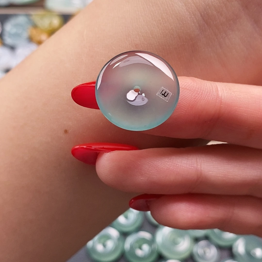 翡翠未镶嵌颈饰平安扣