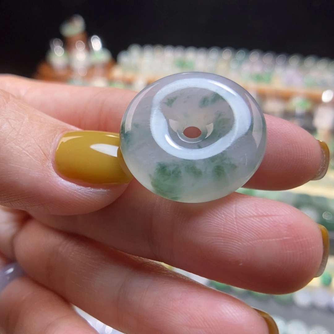 翡翠未镶嵌颈饰飘花