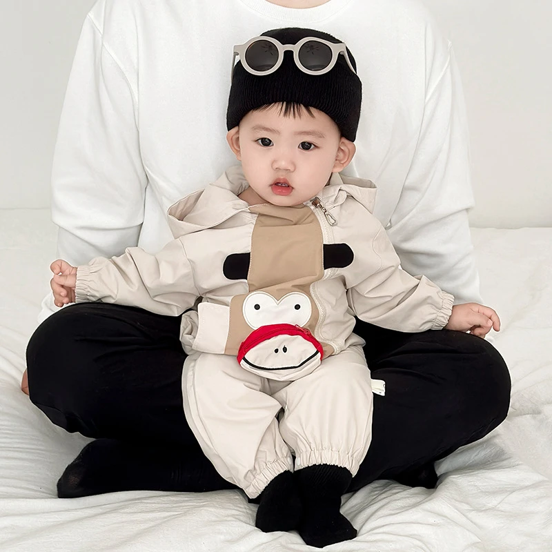 婴儿春秋连体衣2025新款春装洋气冲锋衣男宝宝周岁防风外套爬服潮