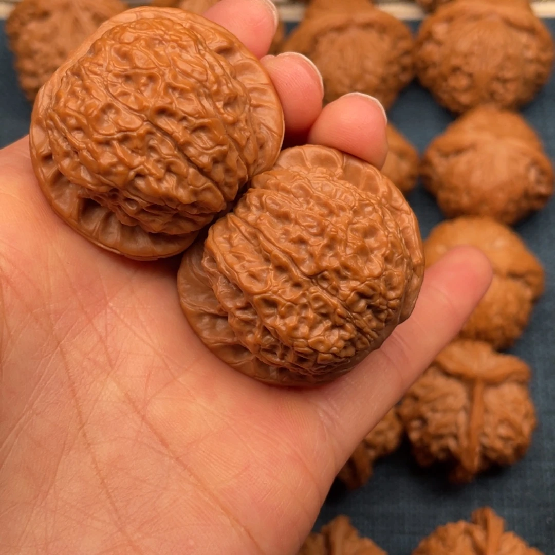 冷***心把件文玩核桃39全品毕业血麒麟