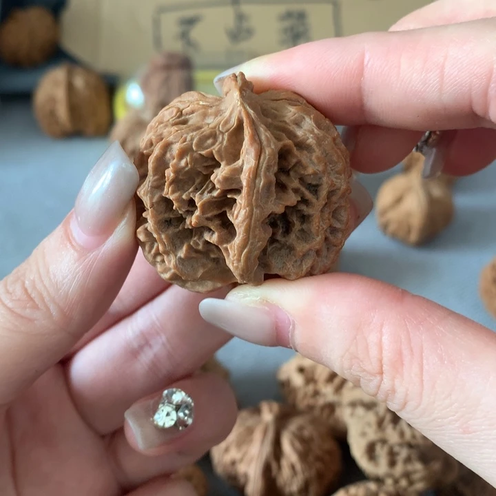 挪***林文玩核桃吊坠异形单只