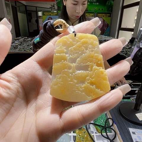 颈饰未镶嵌翡翠一个