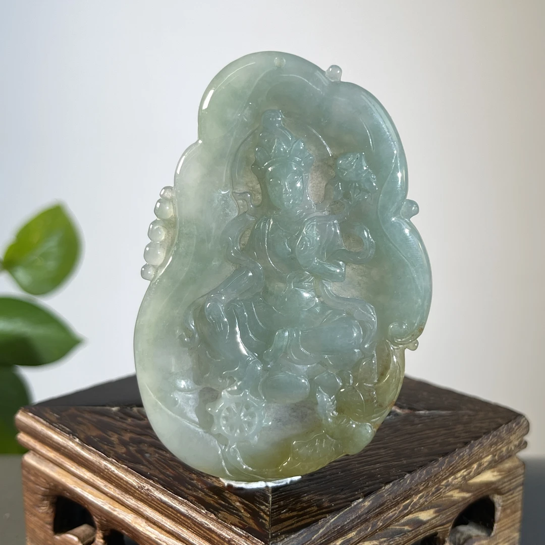 JTA16-128 天然缅甸A货翡翠 持莲观音