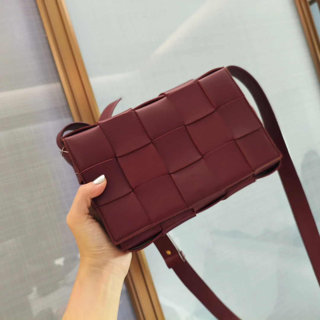 95新 BOTTEGA VENETA/葆蝶家 包展专属  BV酒红色编织豆腐包
