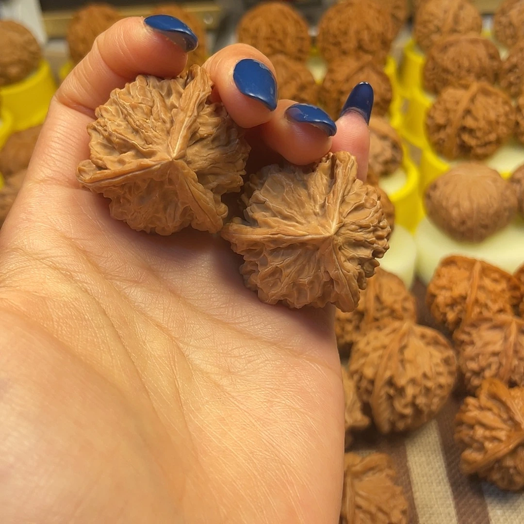 禧***号文玩核桃吊坠盘山三棱