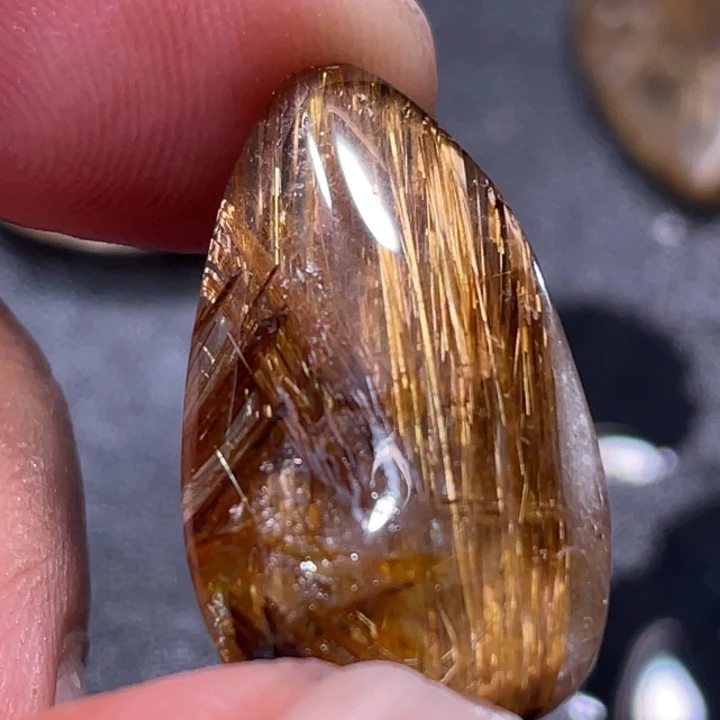 东***院未镶嵌颈饰发晶钛晶