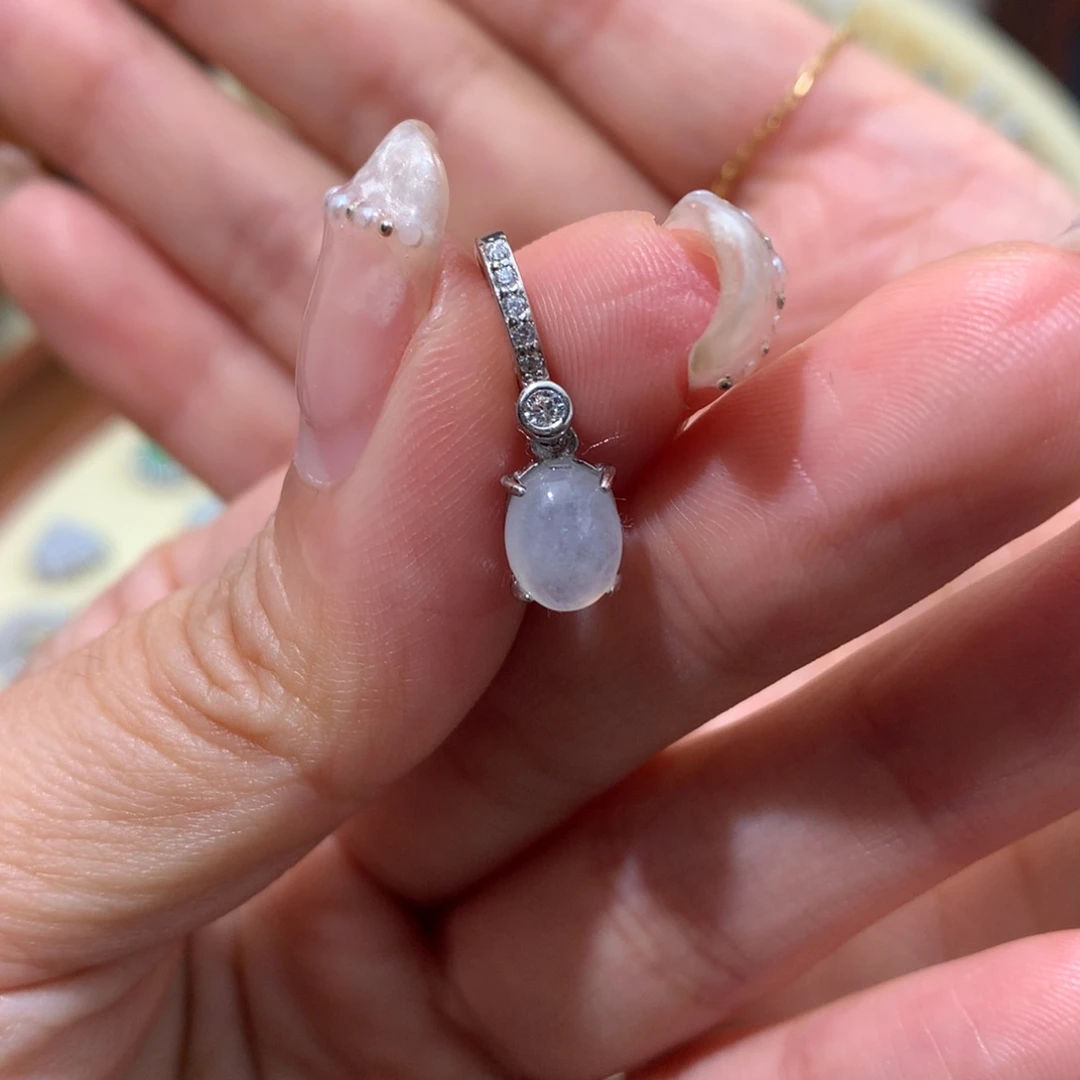 翡翠未镶嵌颈饰滴流