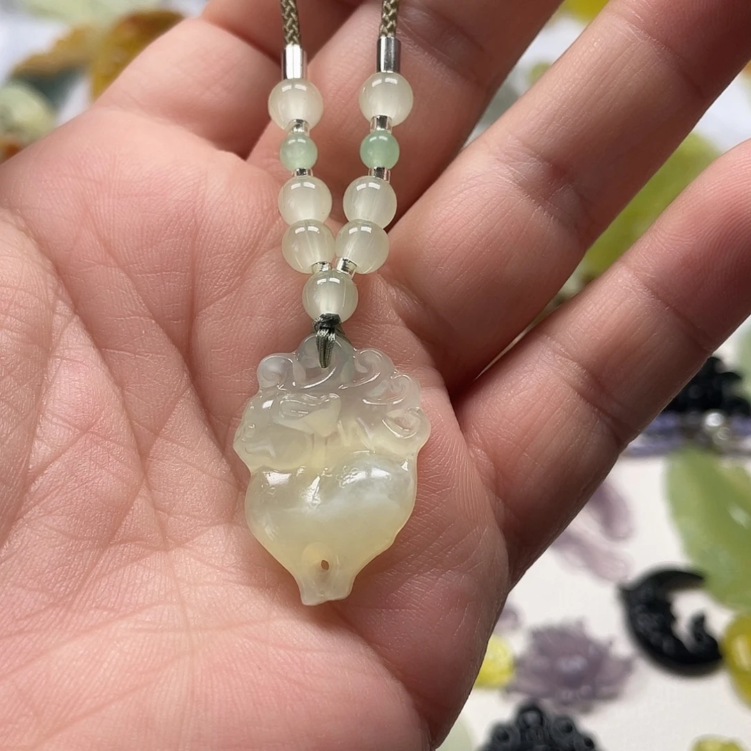 锦***生蛇纹石玉未镶嵌颈饰