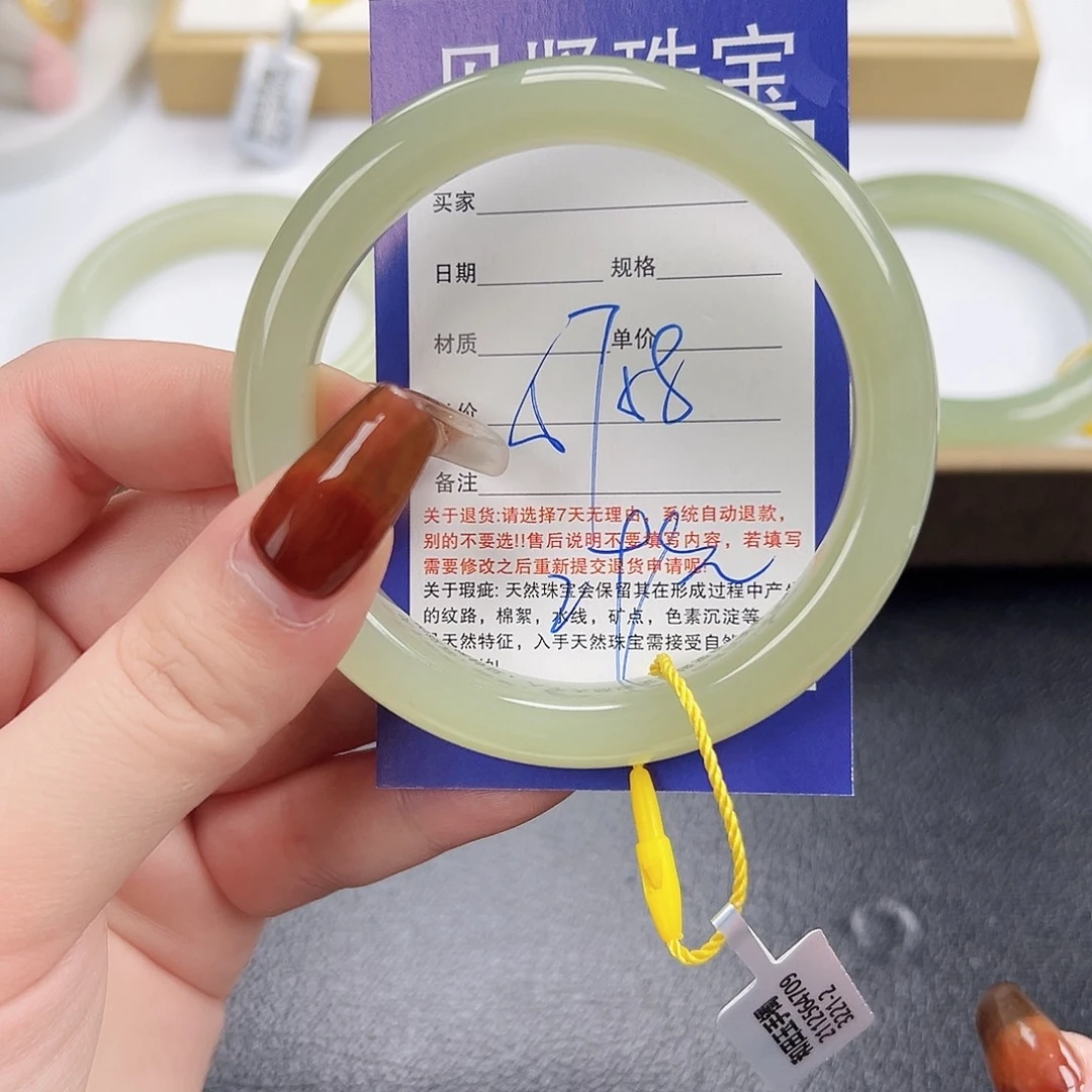 和田玉未镶嵌手镯