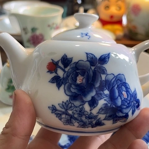 陶瓷手绘茶壶一个陶瓷