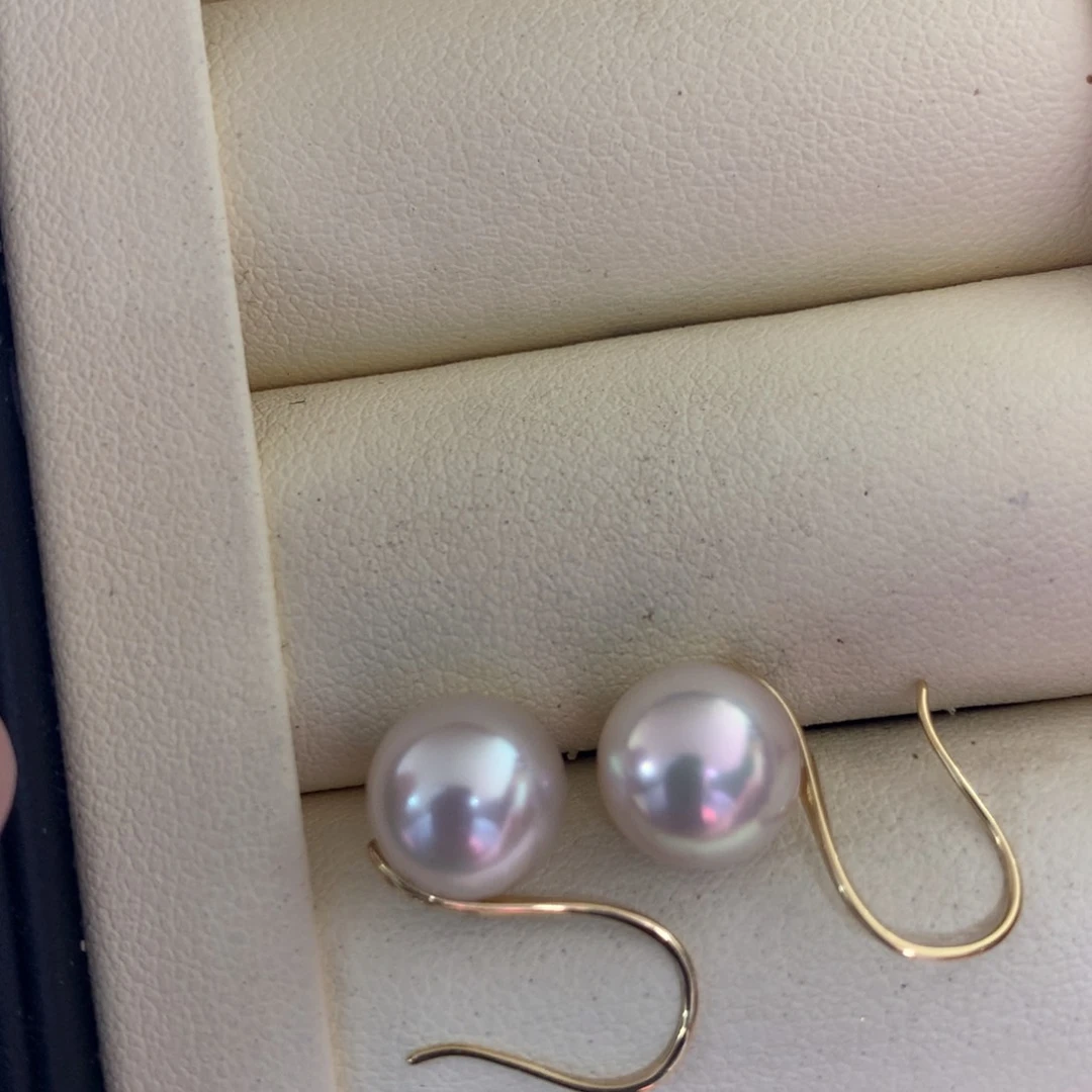 18K金镶嵌海水珍珠耳饰