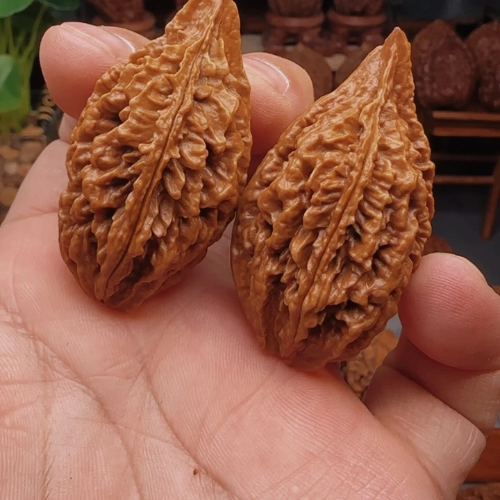 文玩核桃把件三棱凤冠66