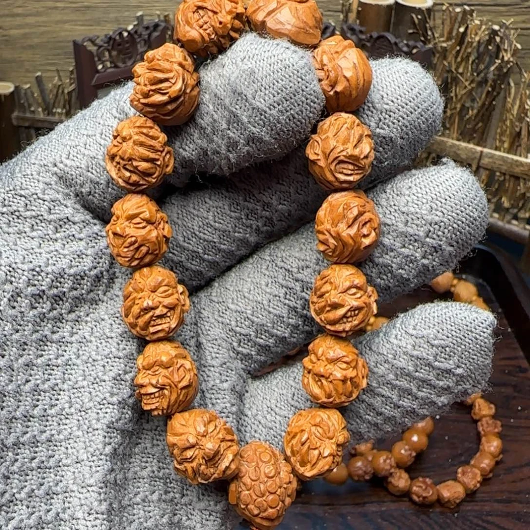 纯手工雕刻龙纹桃核吞噬怪脸恶僧