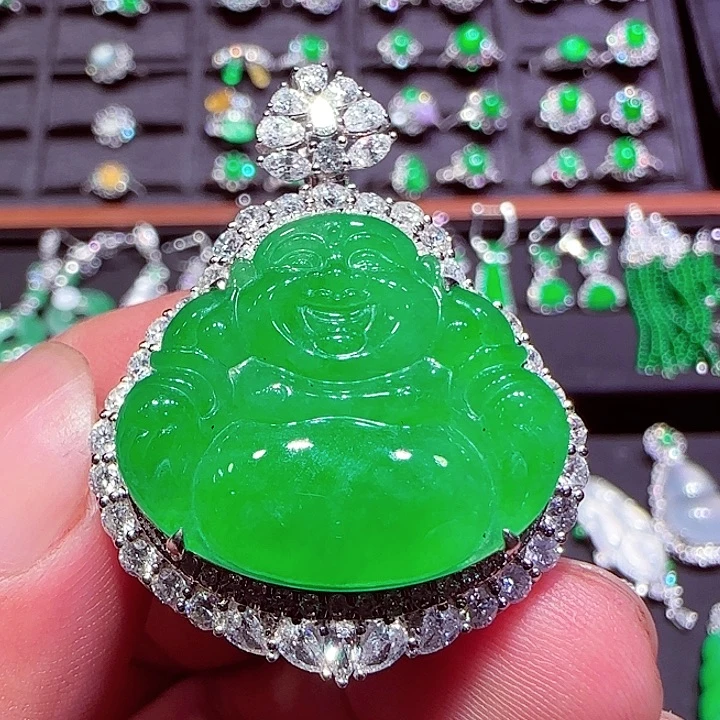 翡翠18K金镶嵌颈饰吊坠