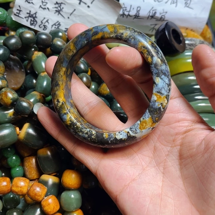 蛇纹石玉手镯未镶嵌