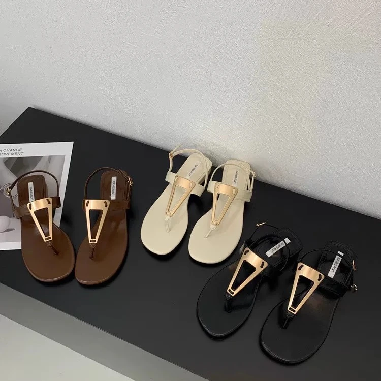 美猫汇出镜率很高金属扣子夹脚粗跟罗马凉鞋女休闲百搭网红一字带