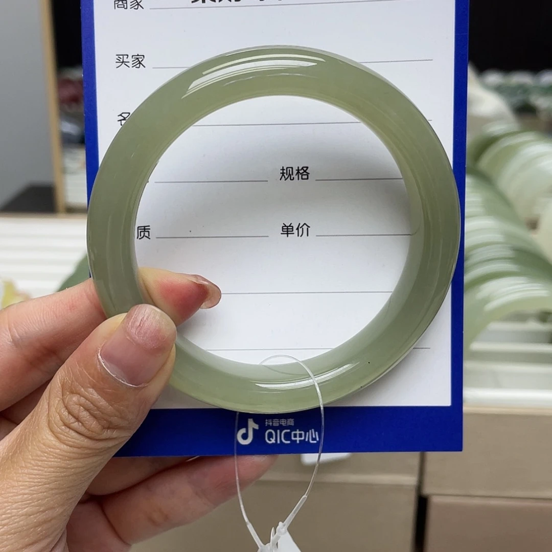 【闪购商品】和田玉手镯未镶嵌55.56