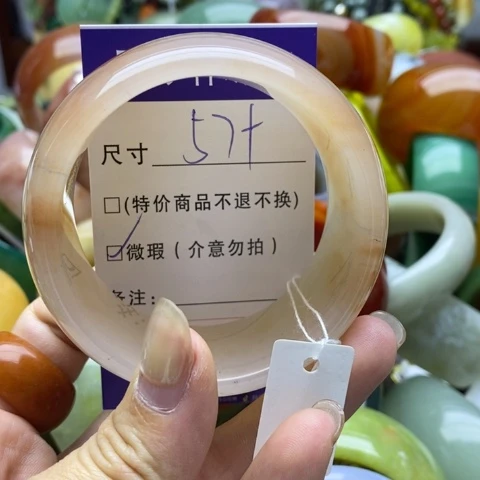 未镶嵌手镯石英质玉