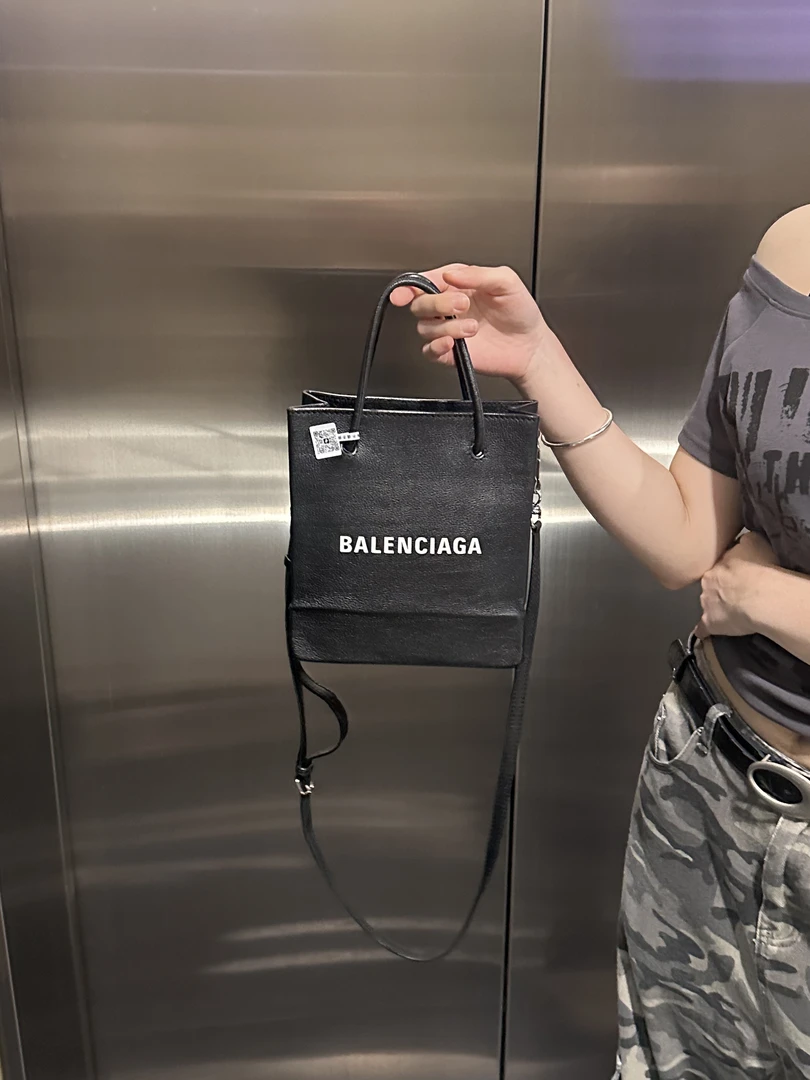 95新 Balenciaga/巴黎世家 时尚单肩斜挎简约设计轻便耐用琴谱包