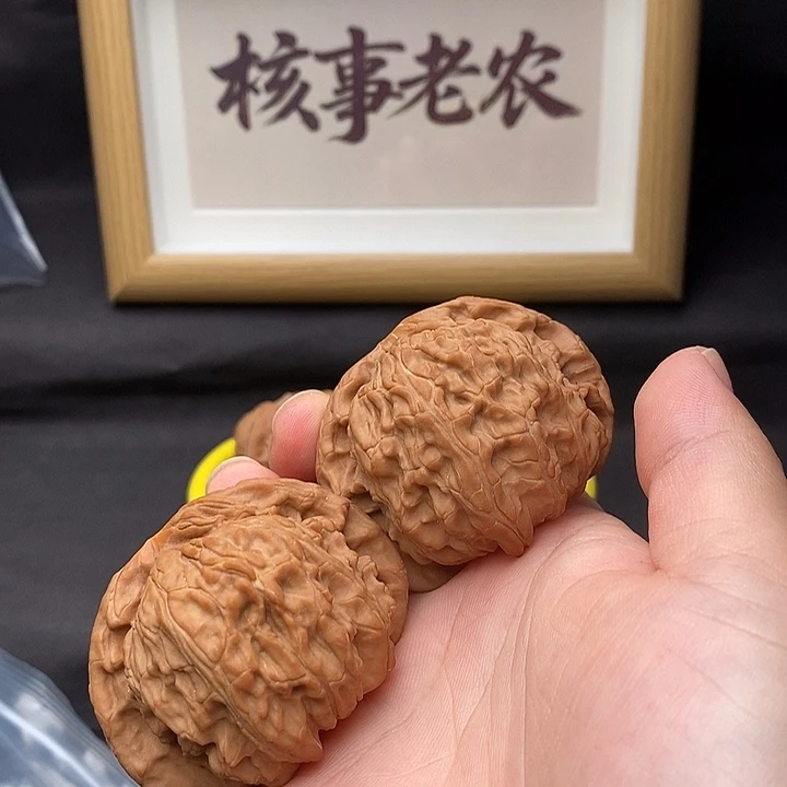 P***o桃核吊坠白狮子白狮子