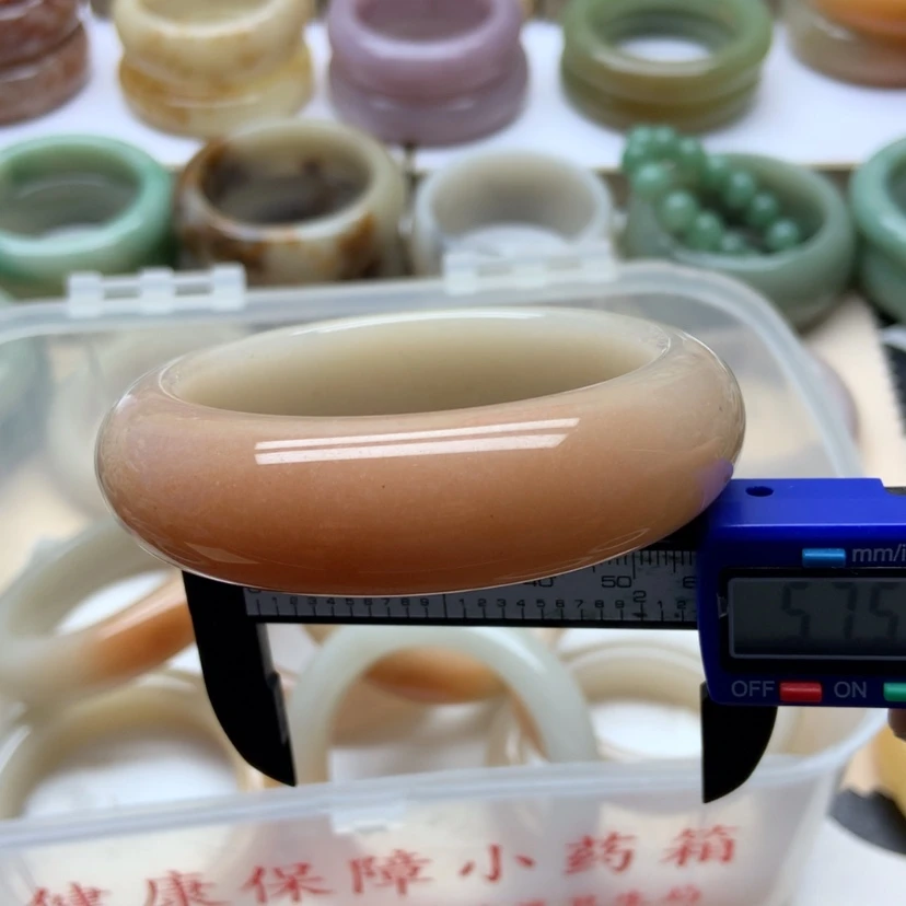 【闪购商品】未镶嵌手镯石英岩玉