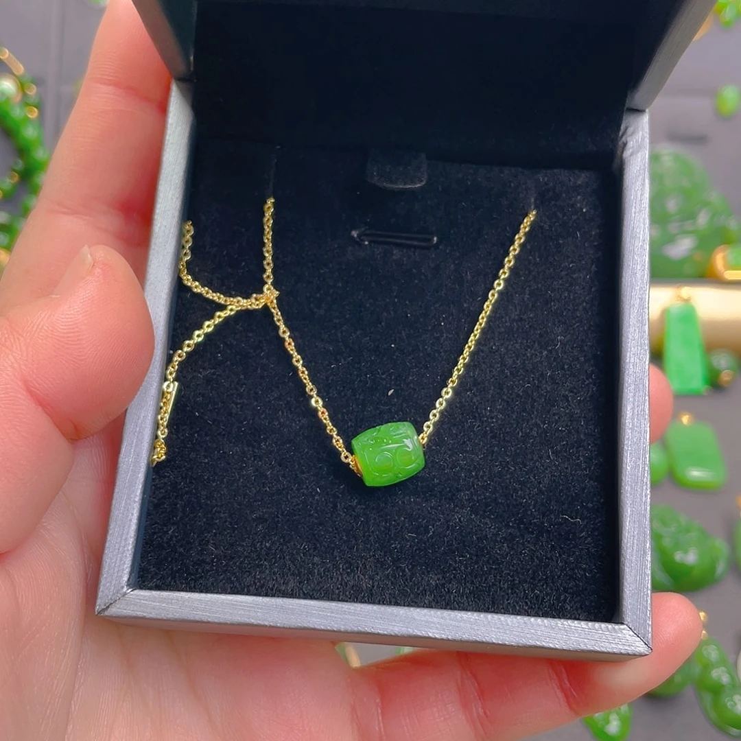 和田玉（碧玉）颈饰18K金镶嵌鱼*1.88