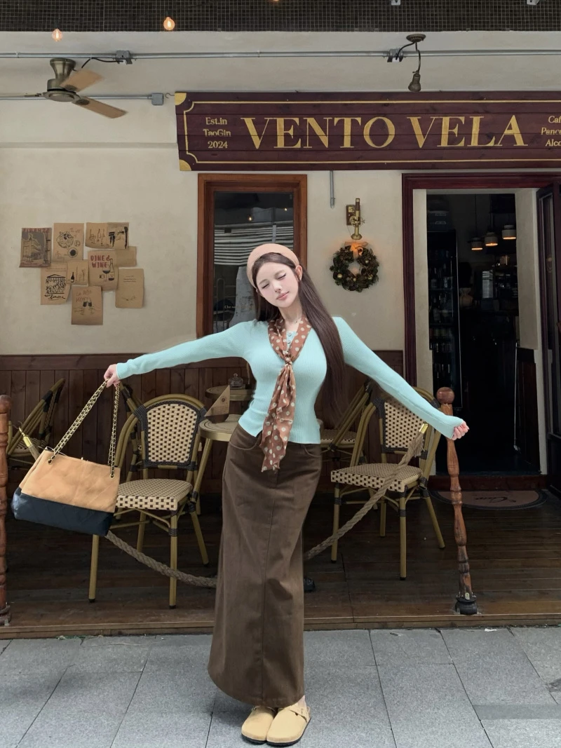 2025秋季新绿色长袖针织衫上衣套装高腰复古咖色开叉半身裙两件套