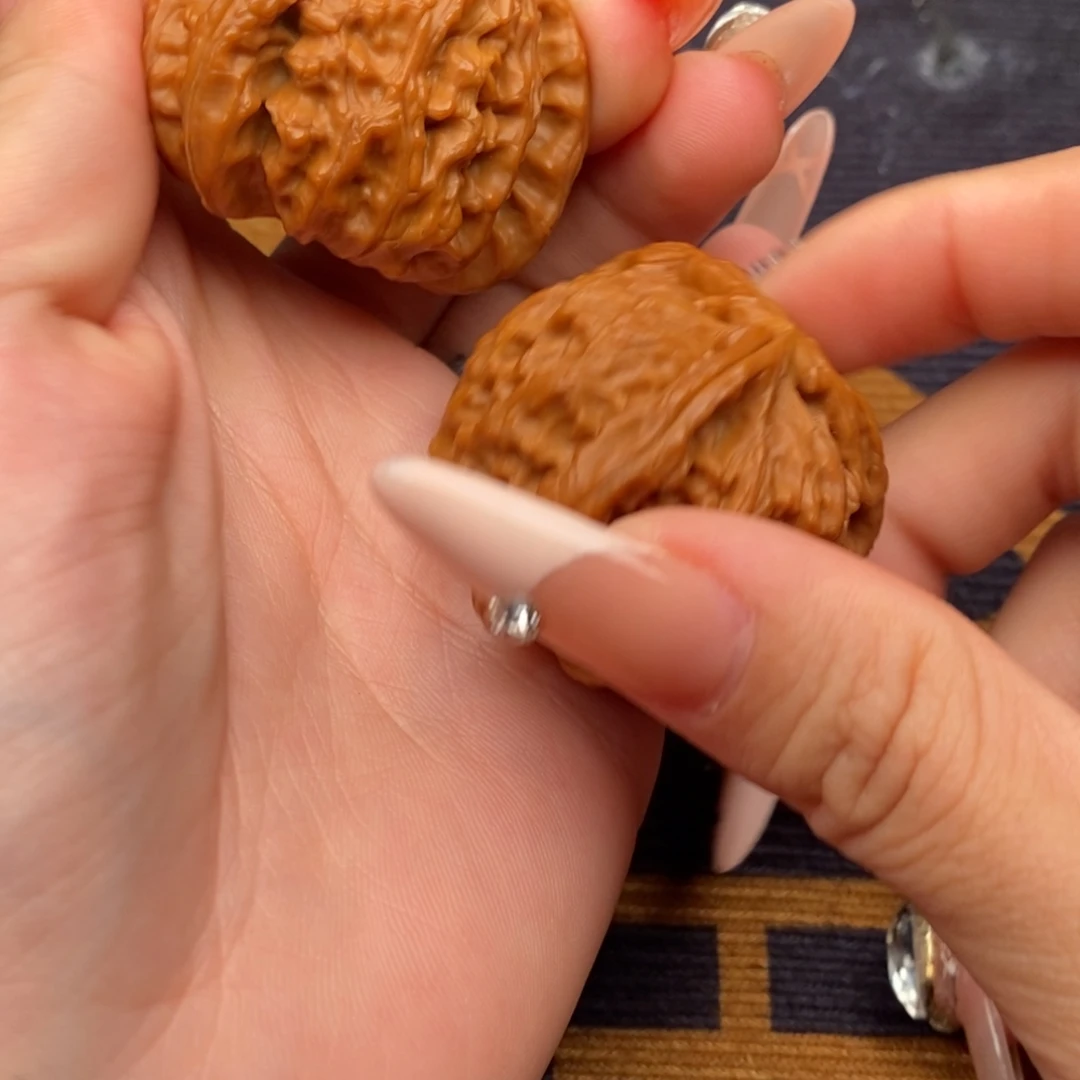 青***`文玩核桃把件白狮子