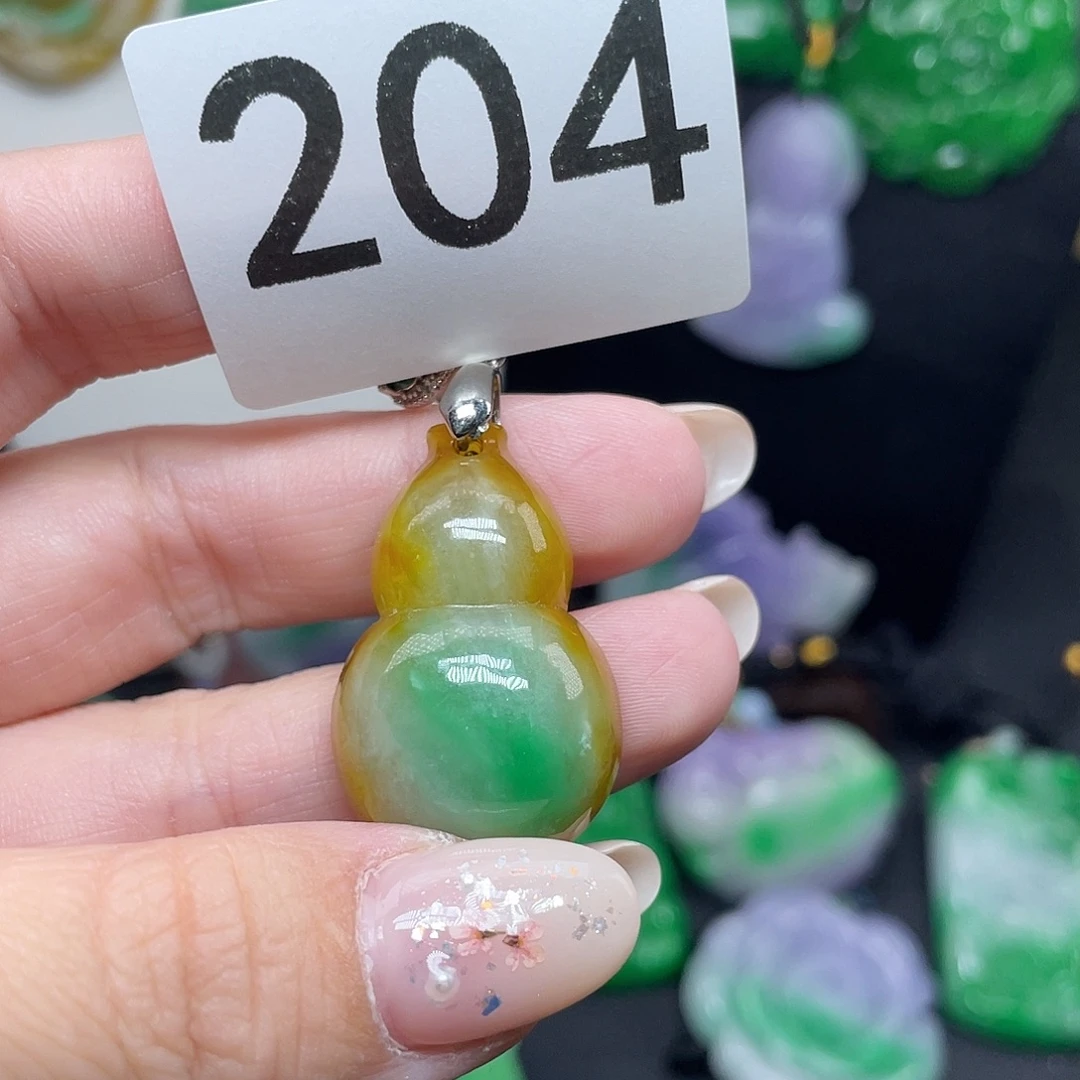 翡翠未镶嵌吊坠(赠链)