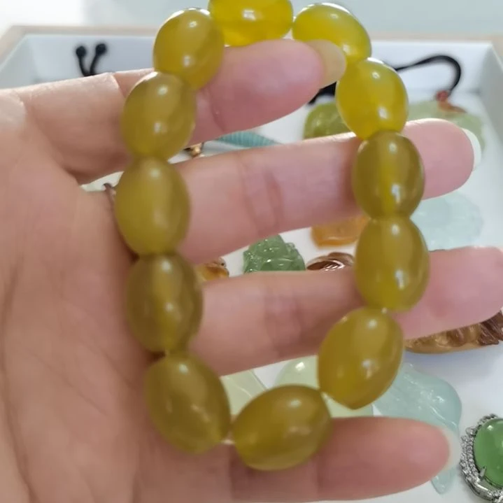 未镶嵌蛇纹石玉吊坠