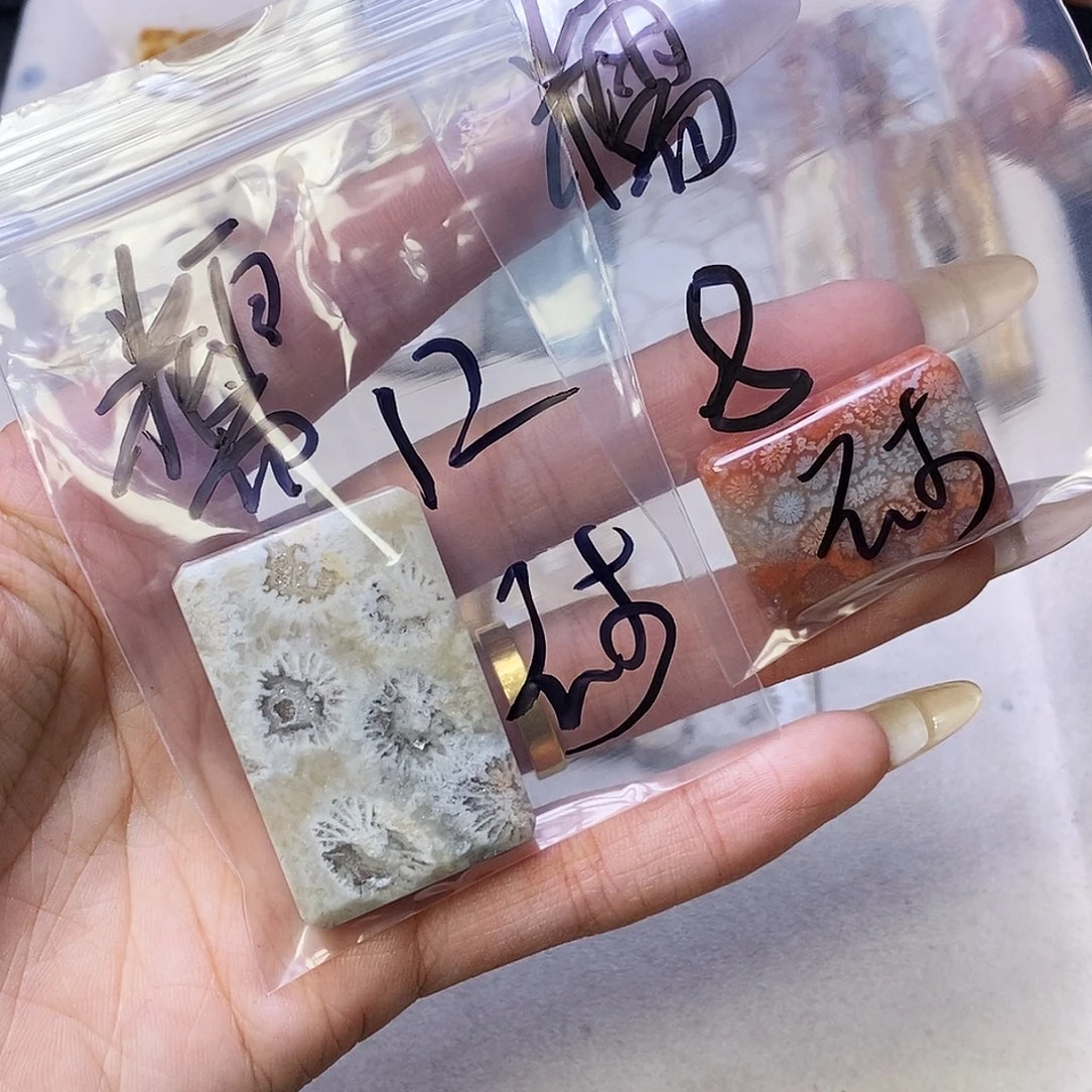查罗石合金颈饰糯**滚