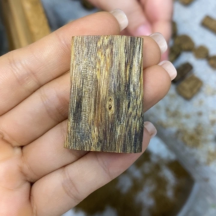 沉香碎屑沉香5.7克红油陆河