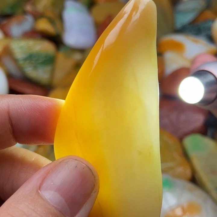 翡翠未镶嵌颈饰缅甸