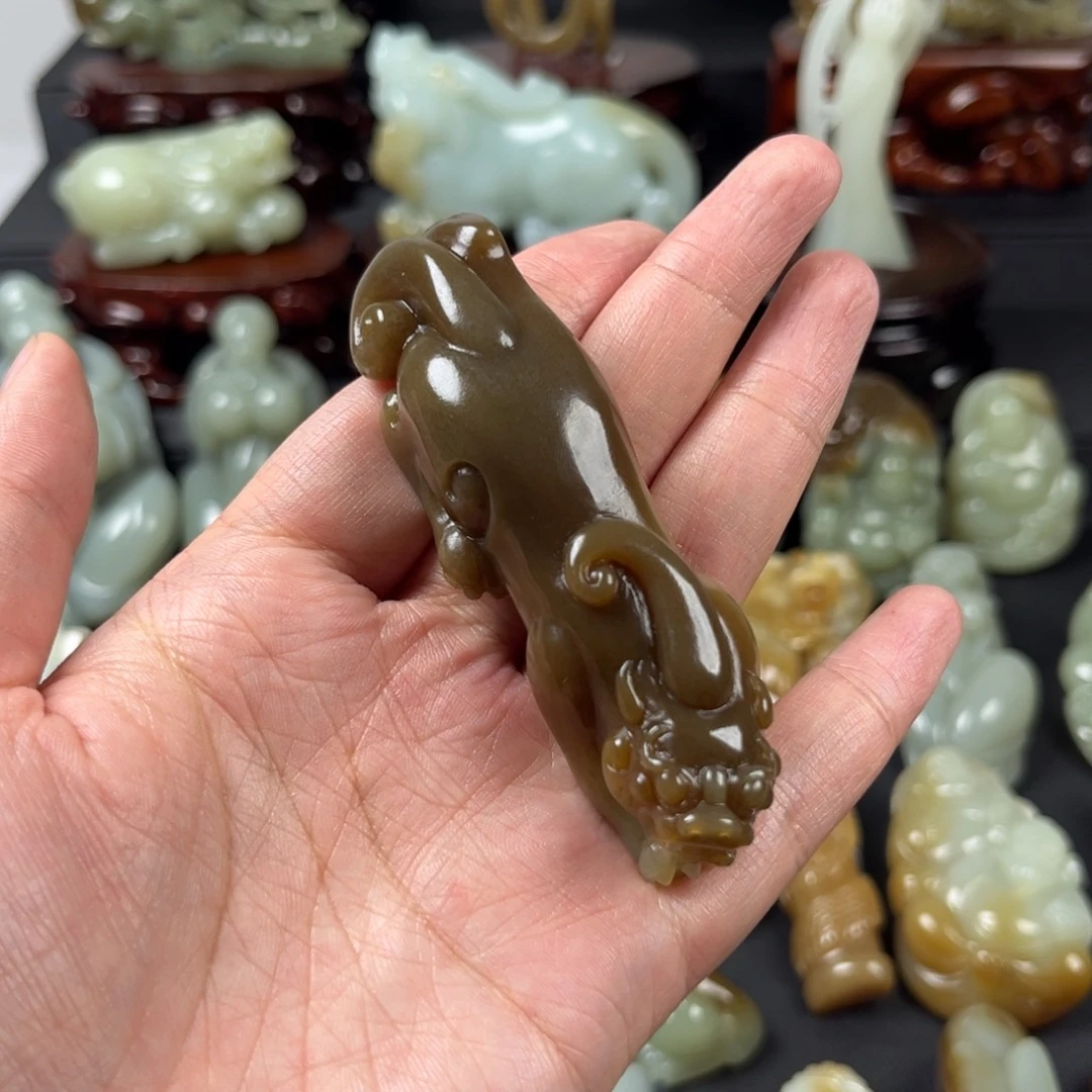 想****和田玉未镶嵌颈饰