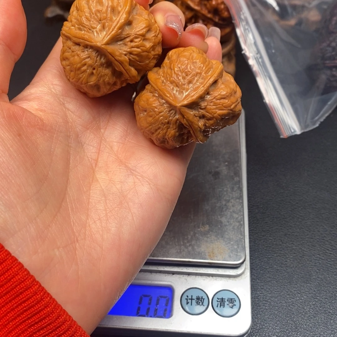 文玩核桃吊坠梅花三棱