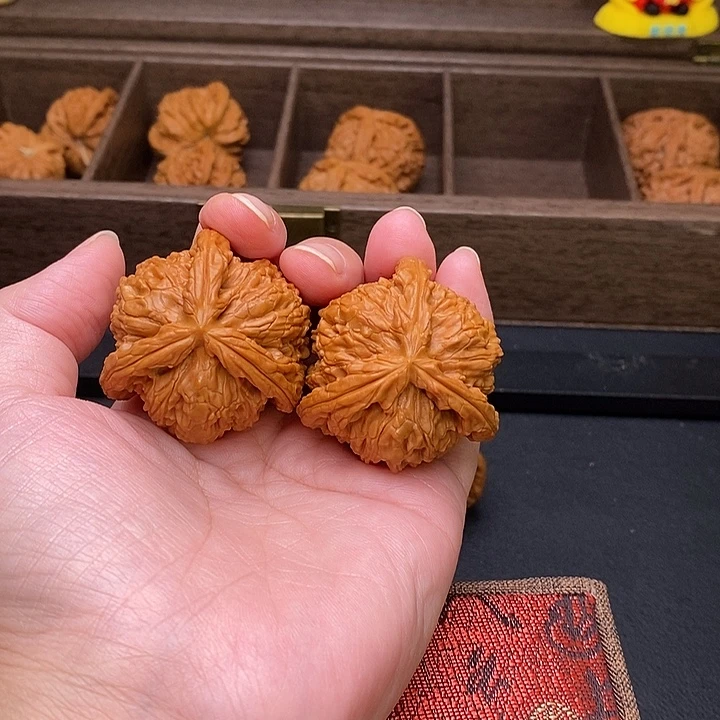 简***福把件文玩核桃白奔