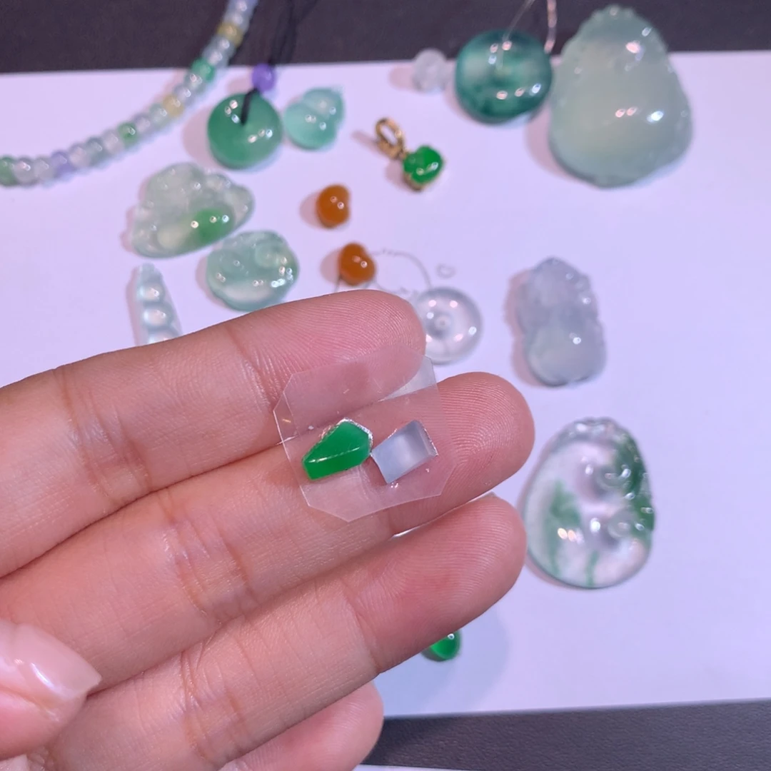 翡翠未镶嵌颈饰切割