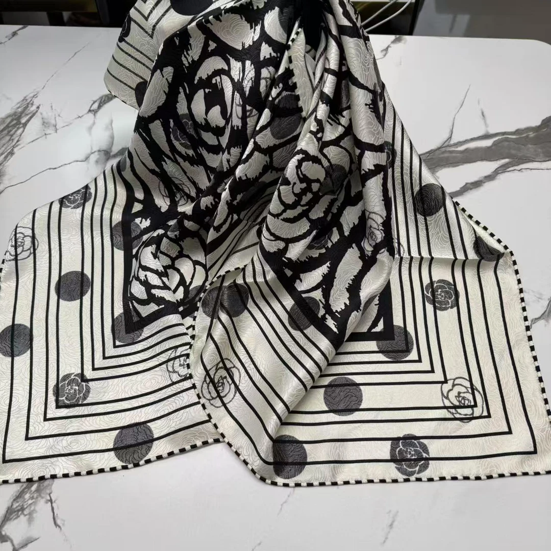 丝纡---山茶恋花   90*90外单提花桑蚕丝围巾披肩