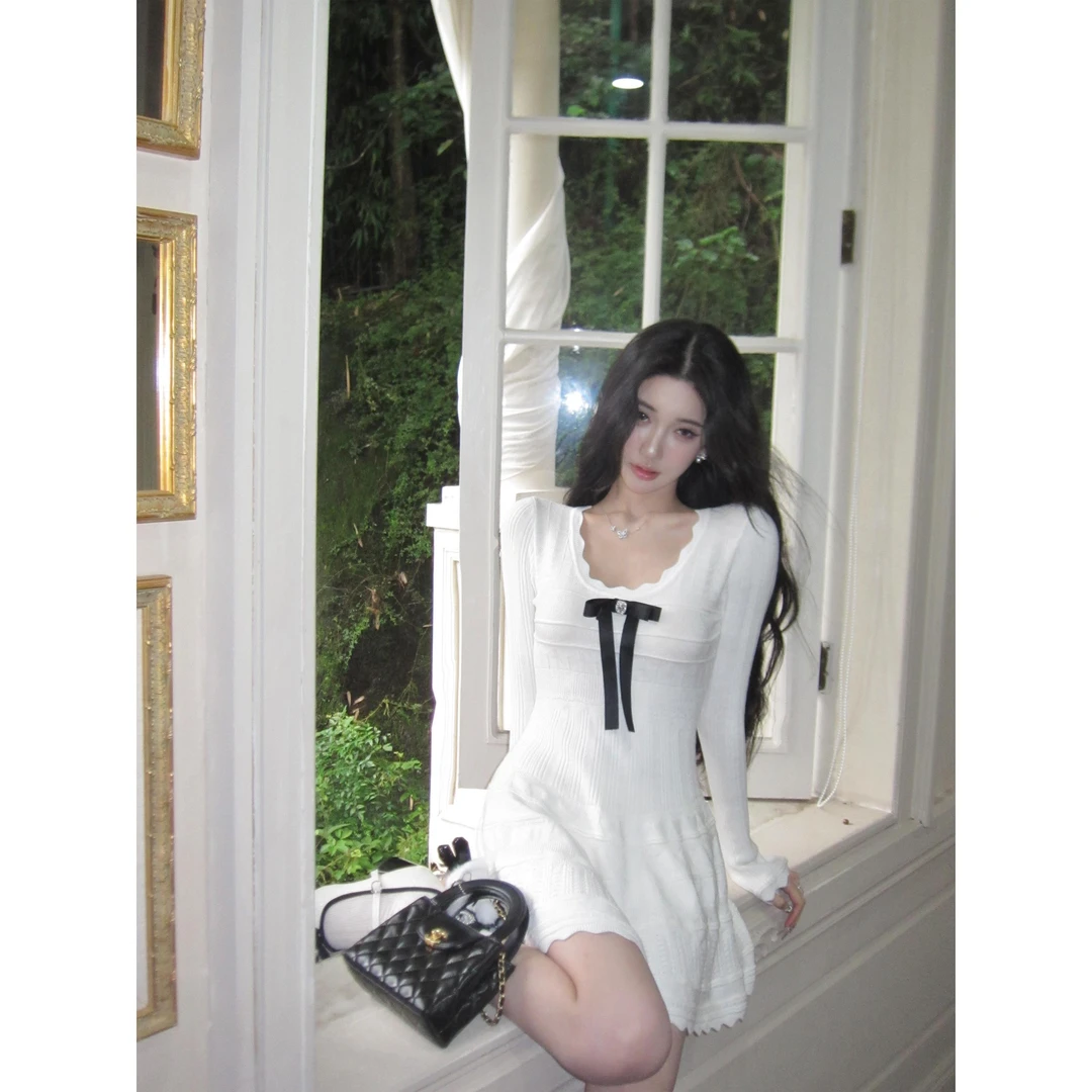 千金感连衣裙女白月光韩系蝴蝶结长袖针织小白裙