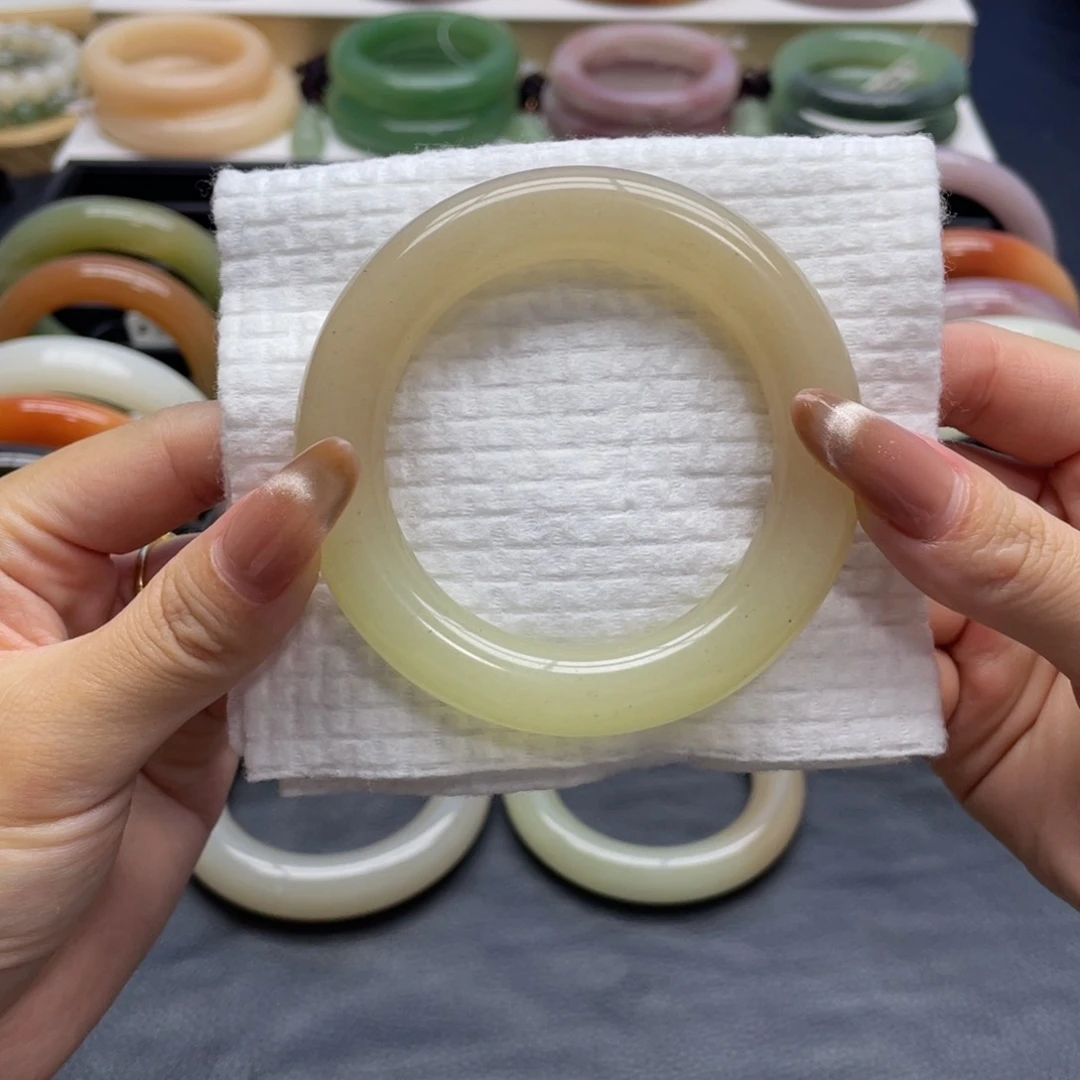 未镶嵌手镯石英质玉小****定