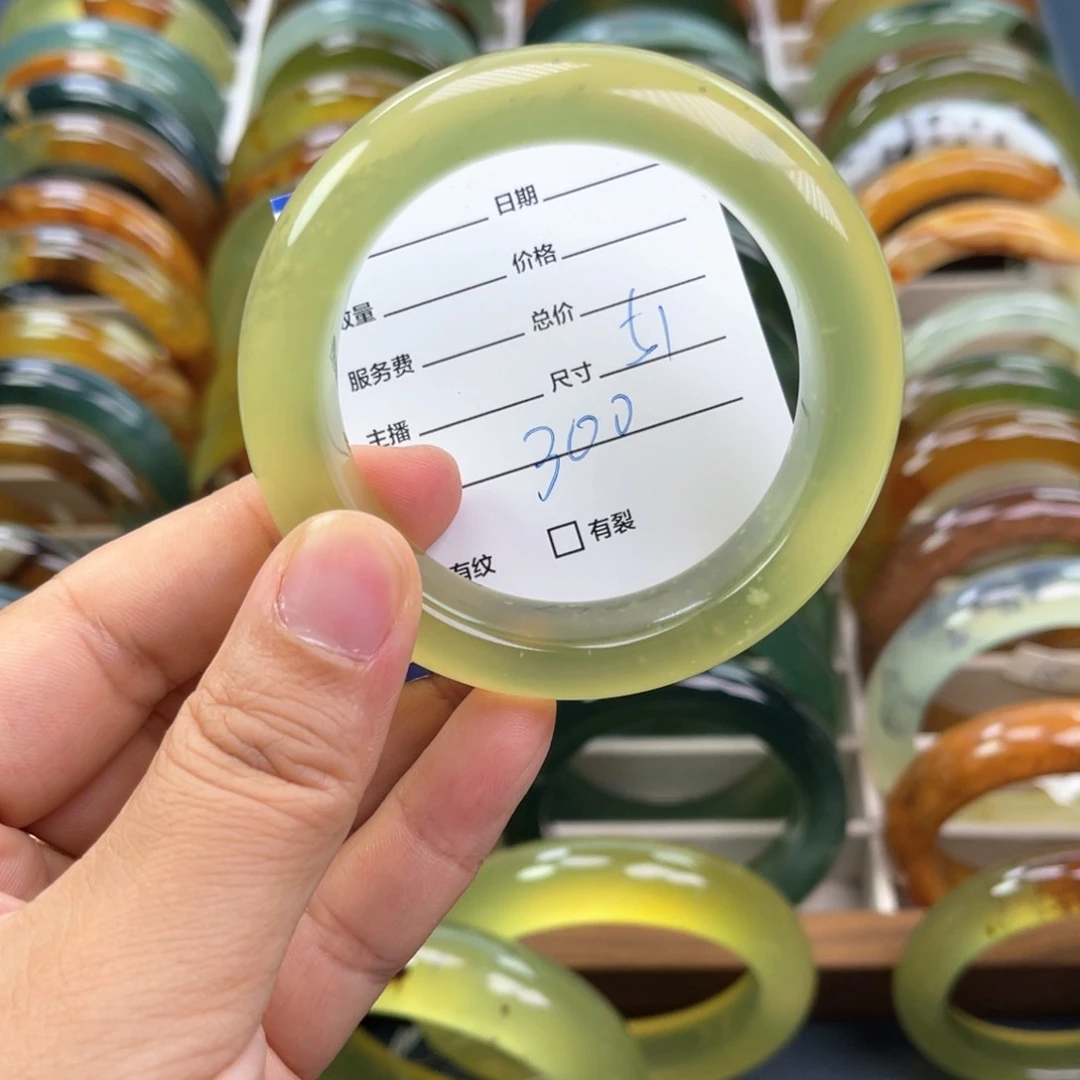 妮***吧蛇纹石玉未镶嵌手镯