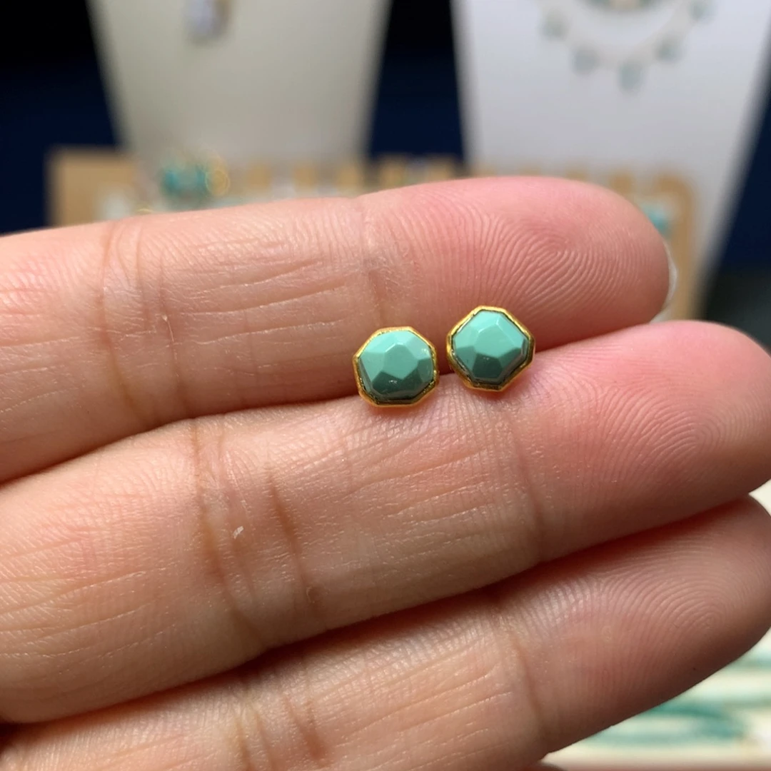 18K金镶嵌绿松石耳钉
