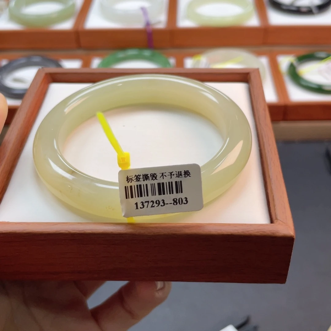 【闪购商品】未镶嵌手镯和田玉013草花59