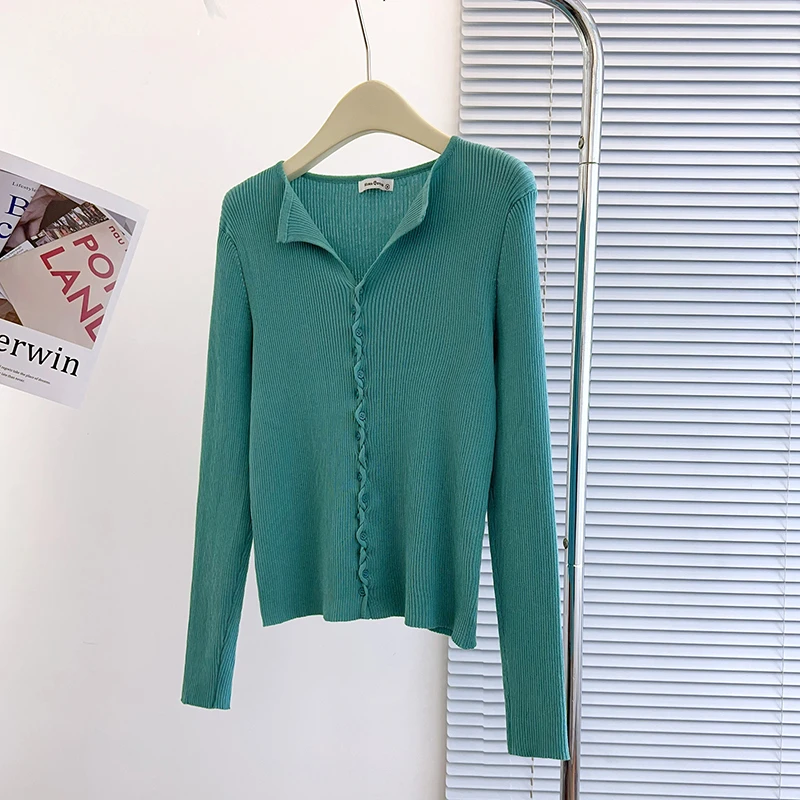 Moses Queen/魔西女王长袖针织衫女宽松显款V领气质内衬白色春季