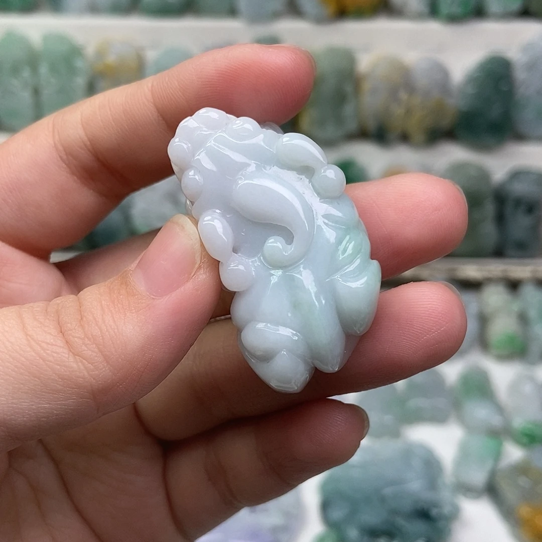 翡翠未镶嵌吊坠(赠链)口含珠